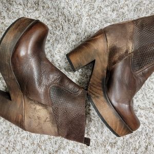 Sz 6 Matisse brown leather platform booties